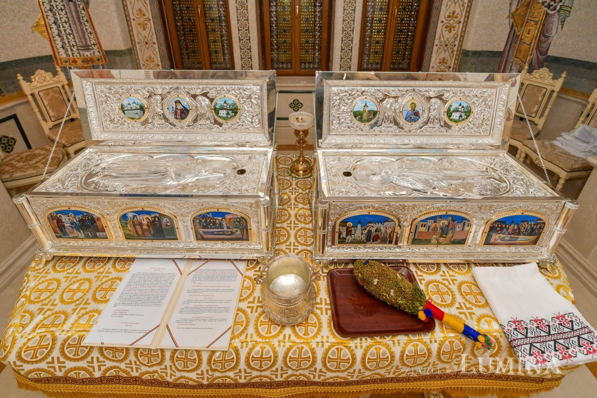 Racle sfinţite de Patriarhul României pentru Mănăstirea Văratec 148998