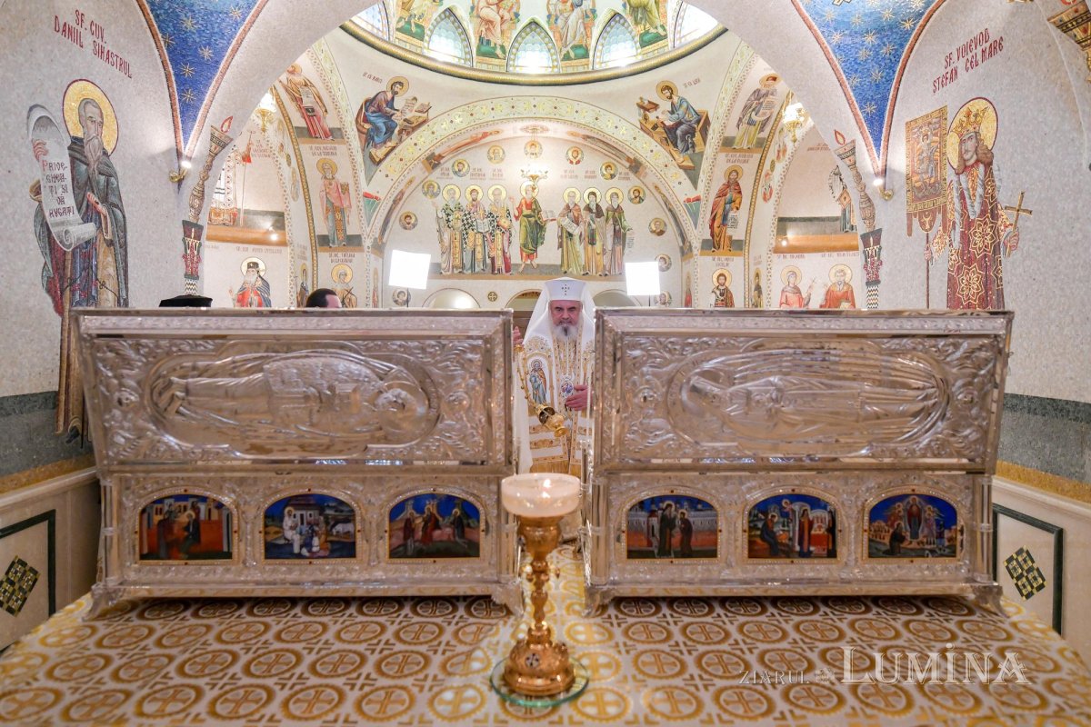 Racle sfinţite de Patriarhul României pentru Mănăstirea Văratec 149001