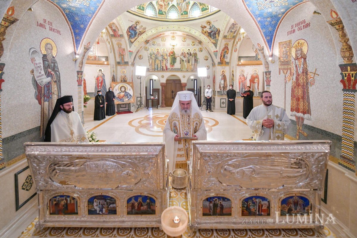 Racle sfinţite de Patriarhul României pentru Mănăstirea Văratec 149004