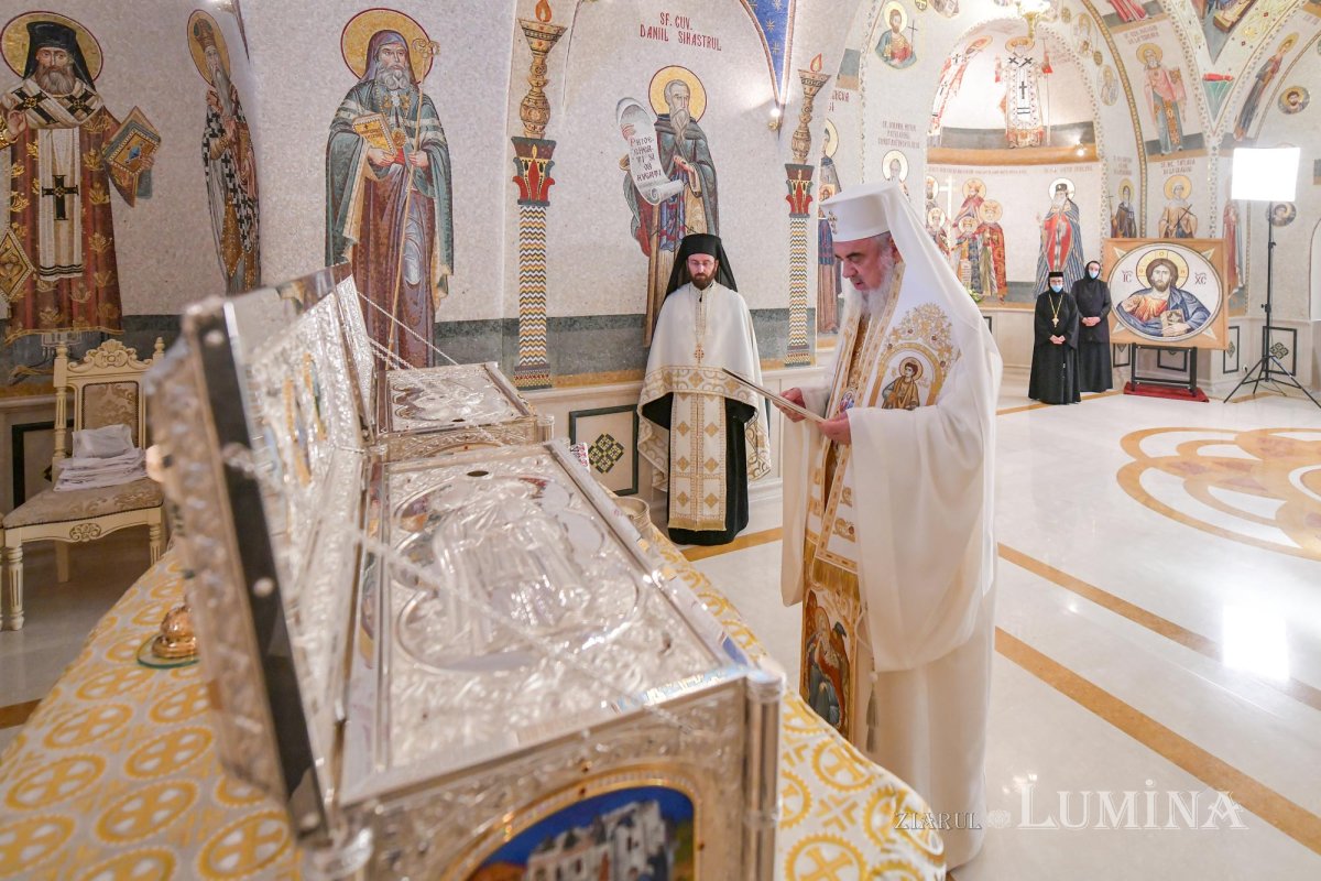 Racle sfinţite de Patriarhul României pentru Mănăstirea Văratec 149005