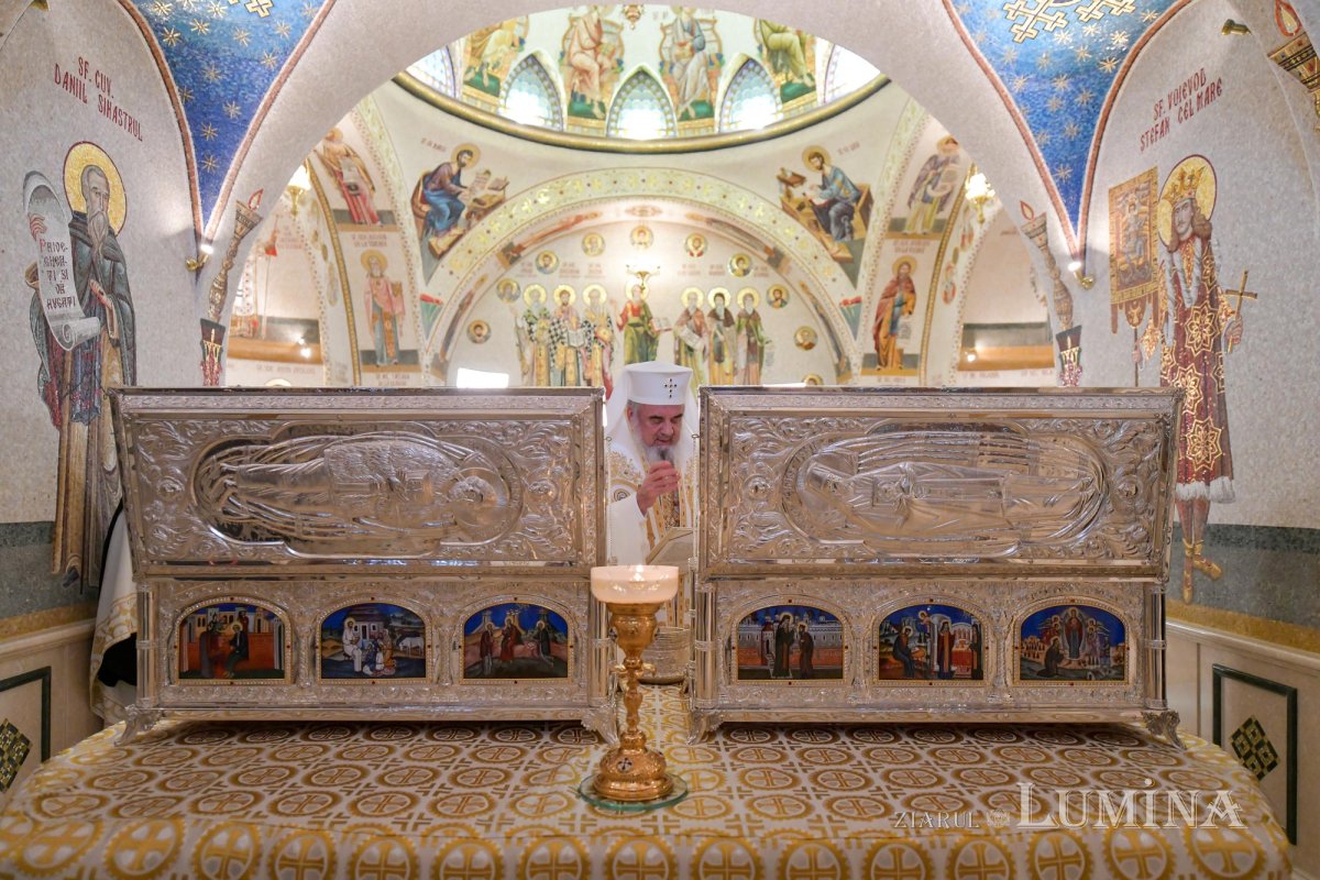 Racle sfinţite de Patriarhul României pentru Mănăstirea Văratec 149006