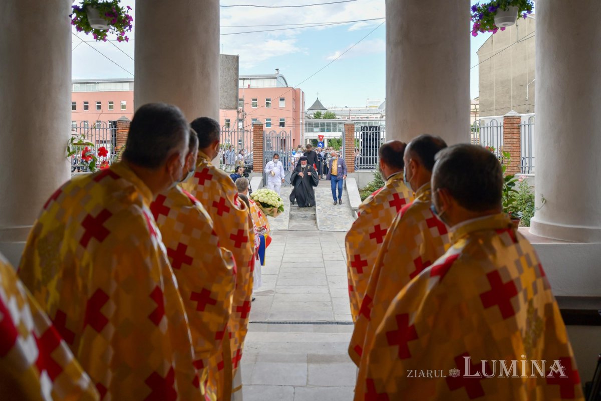 Biserica Scaune din Bucureşti a primit veșmântul sfințeniei 149540