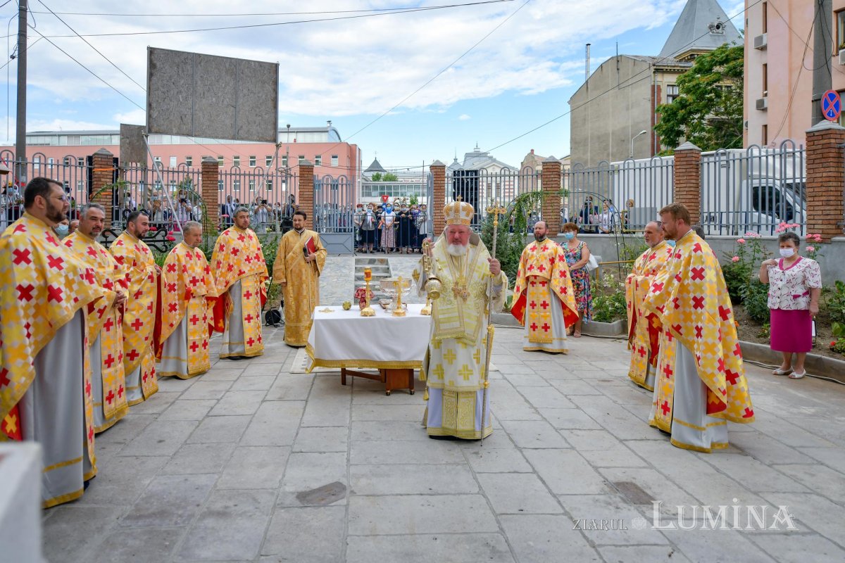 Biserica Scaune din Bucureşti a primit veșmântul sfințeniei 149546