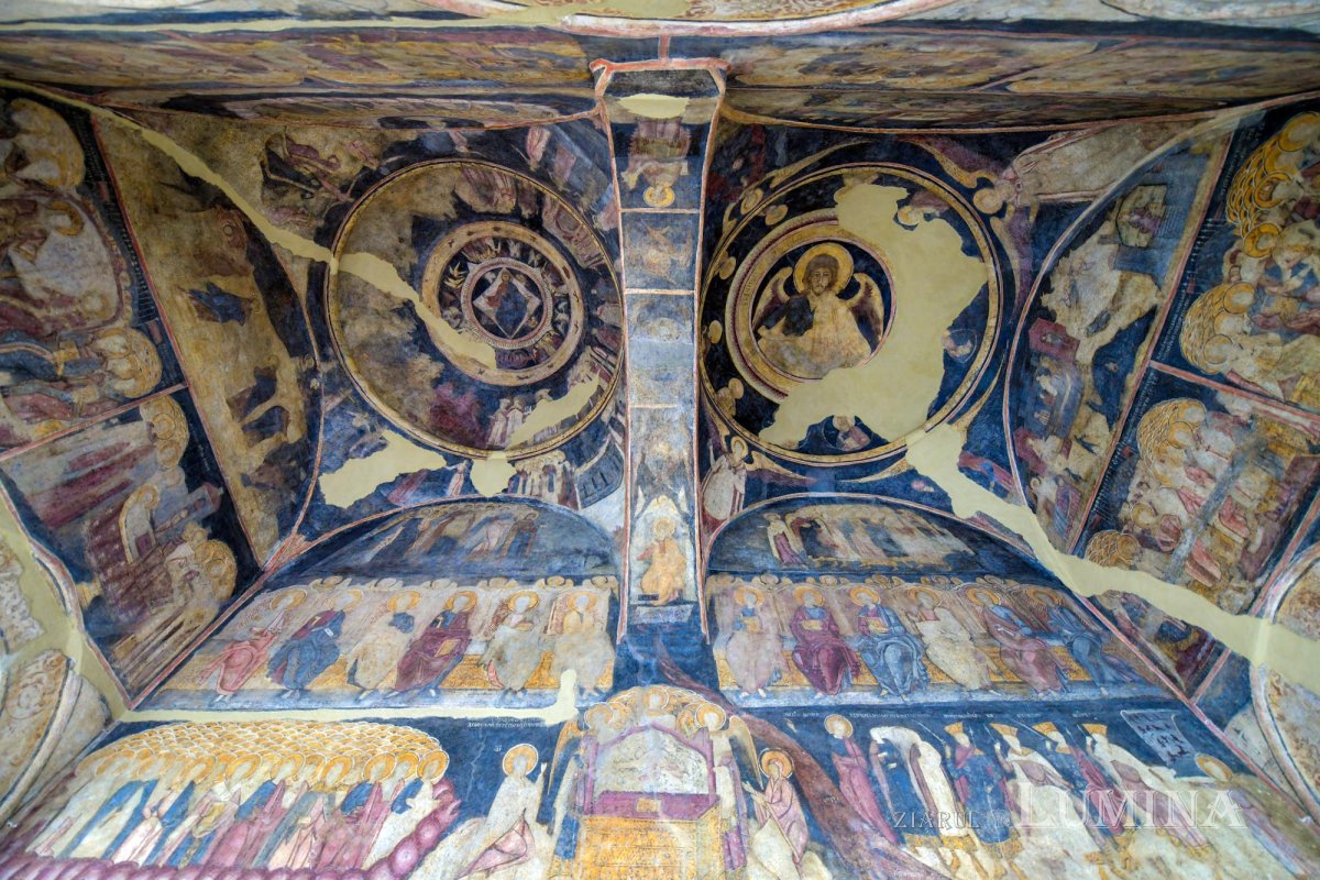 Biserica Scaune din Bucureşti a primit veșmântul sfințeniei 149548