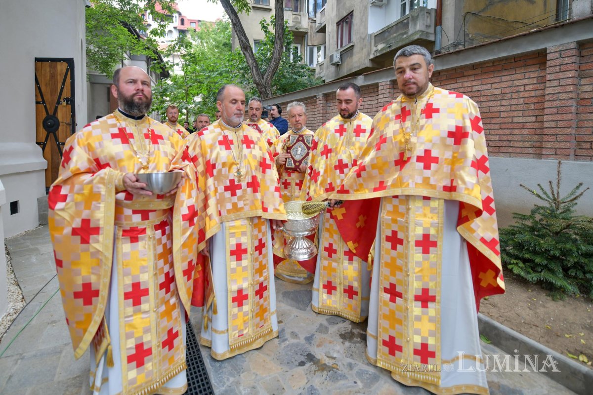Biserica Scaune din Bucureşti a primit veșmântul sfințeniei 149556