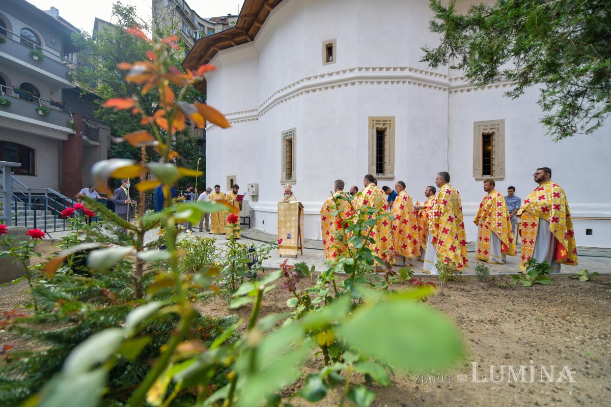 Biserica Scaune din Bucureşti a primit veșmântul sfințeniei 149562