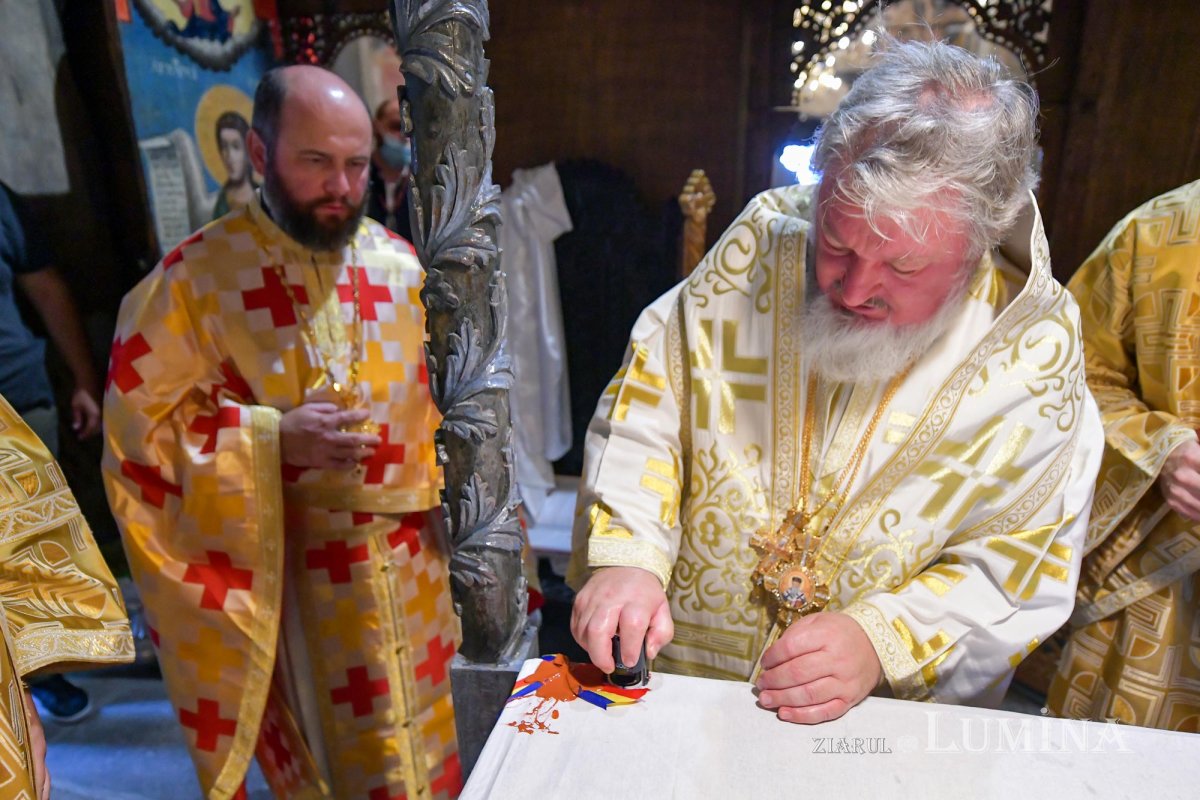 Biserica Scaune din Bucureşti a primit veșmântul sfințeniei 149571