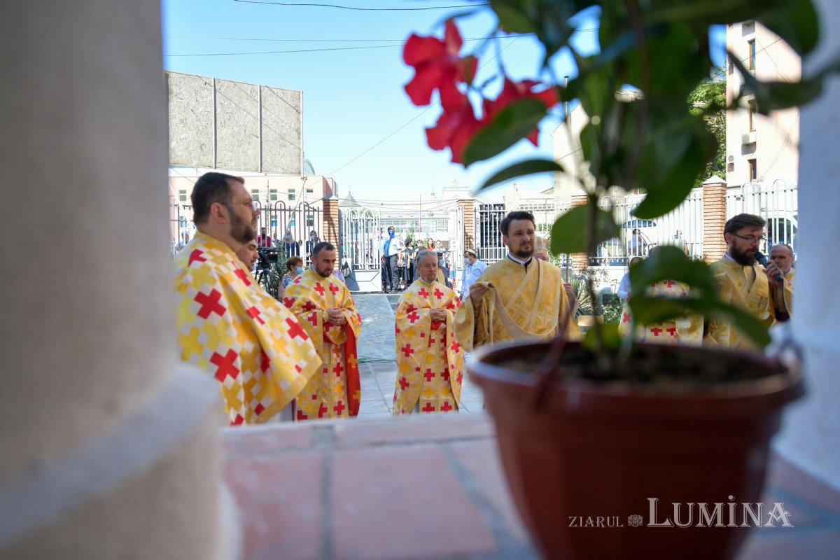 Biserica Scaune din Bucureşti a primit veșmântul sfințeniei 149578