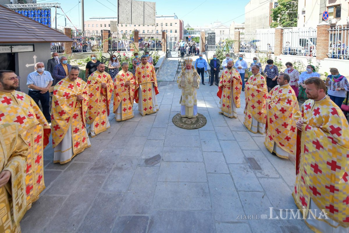 Biserica Scaune din Bucureşti a primit veșmântul sfințeniei 149581