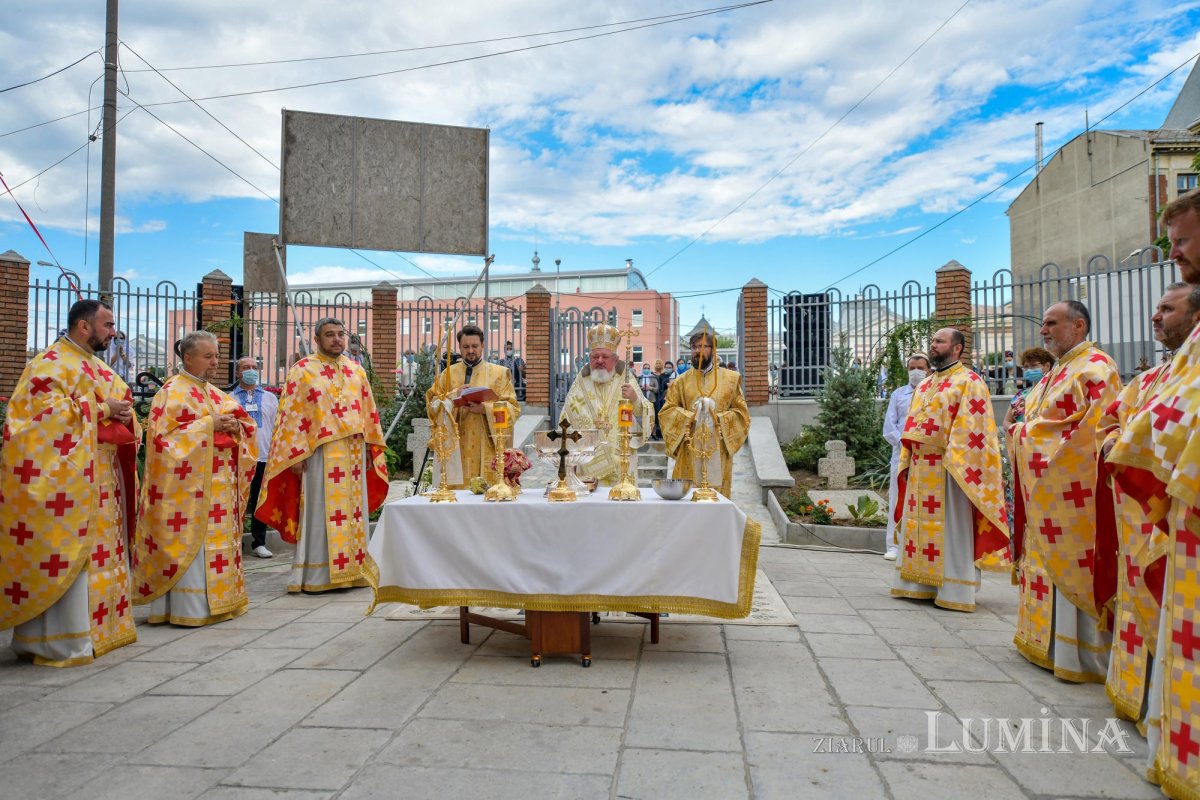 Biserica Scaune din Bucureşti a primit veșmântul sfințeniei 149584