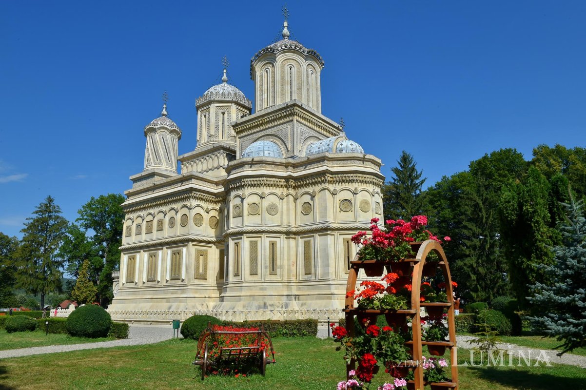 Biserica Mănăstirii Argeşului, giuvaier afierosit Maicii Domnului 150762