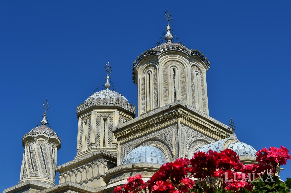 Biserica Mănăstirii Argeşului, giuvaier afierosit Maicii Domnului 150763