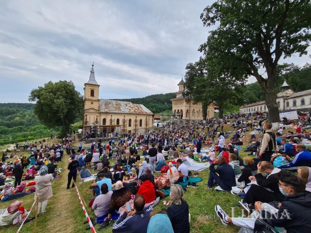 Mii de credincioşi în pelerinaj la Mănăstirea Nicula, Cluj 150867