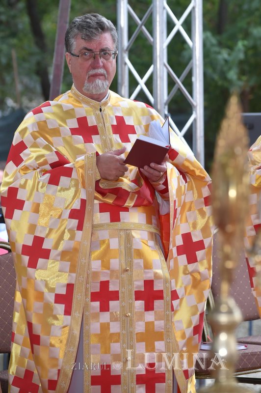 Veșmântul sfințeniei pentru Biserica „Acoperământul Maicii Domnului”-Titan 150922