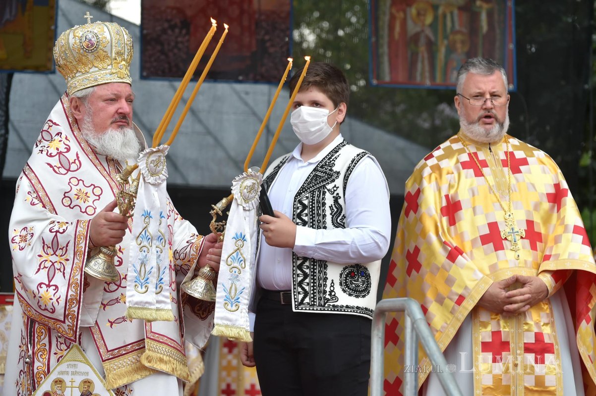 Veșmântul sfințeniei pentru Biserica „Acoperământul Maicii Domnului”-Titan 150925