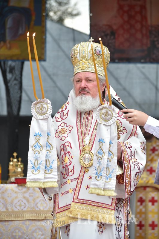 Veșmântul sfințeniei pentru Biserica „Acoperământul Maicii Domnului”-Titan 150926