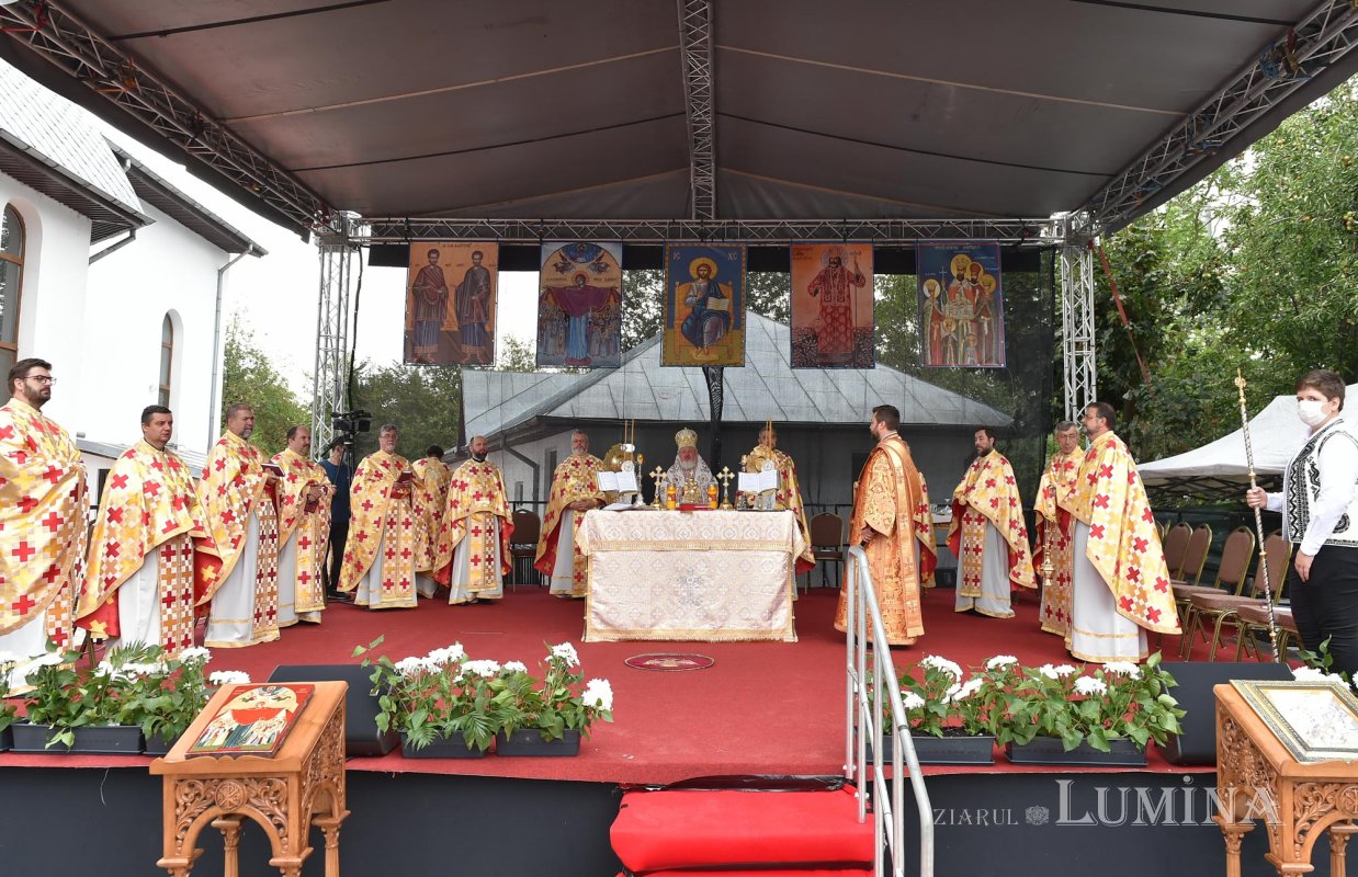 Veșmântul sfințeniei pentru Biserica „Acoperământul Maicii Domnului”-Titan 150927