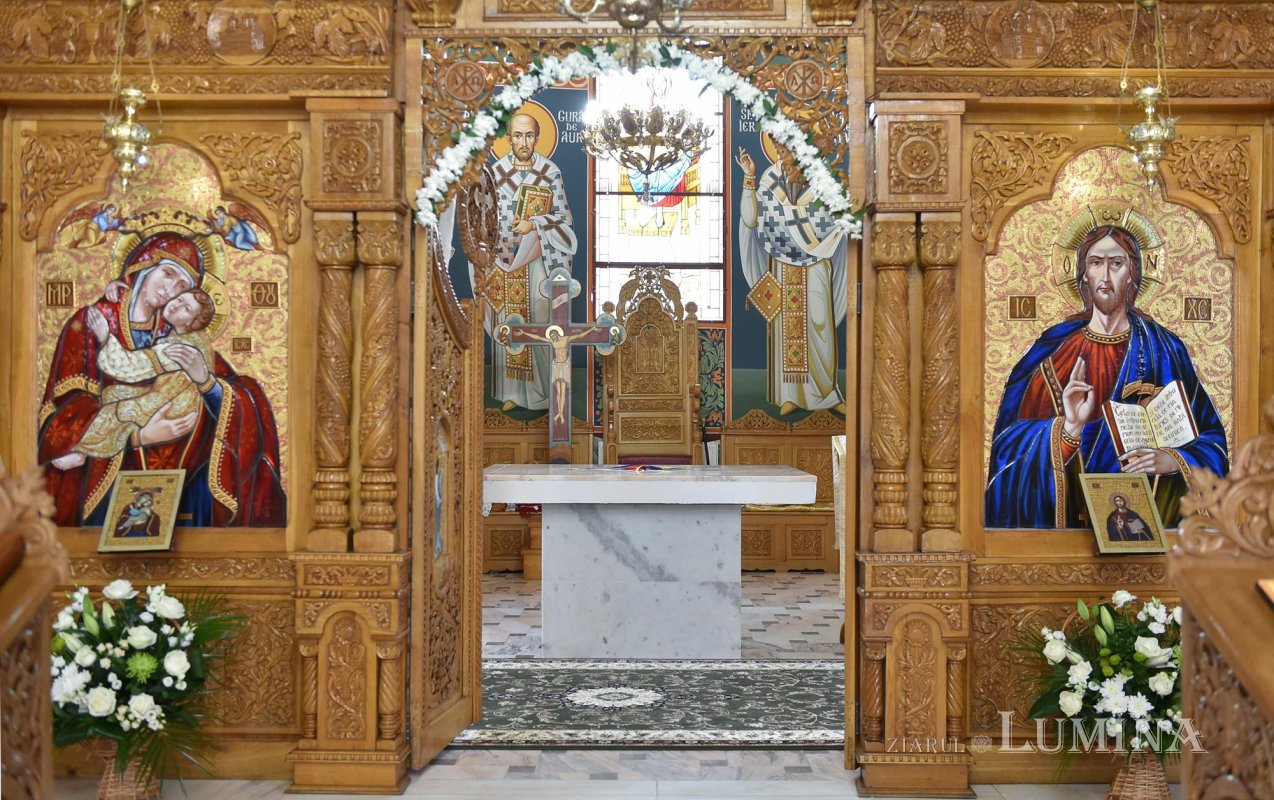 Veșmântul sfințeniei pentru Biserica „Acoperământul Maicii Domnului”-Titan 150932