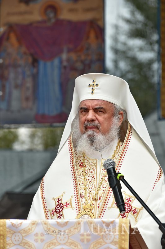 Veșmântul sfințeniei pentru Biserica „Acoperământul Maicii Domnului”-Titan 150936