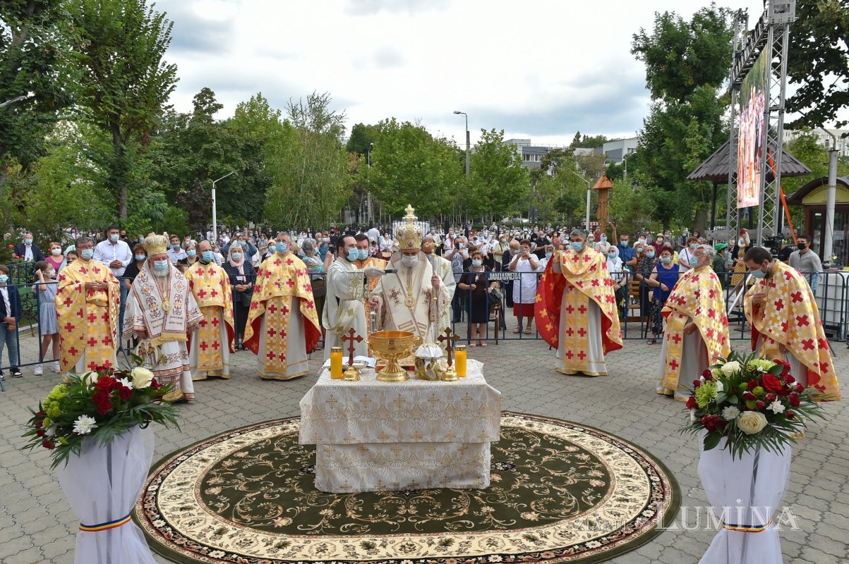 Veșmântul sfințeniei pentru Biserica „Acoperământul Maicii Domnului”-Titan 150939