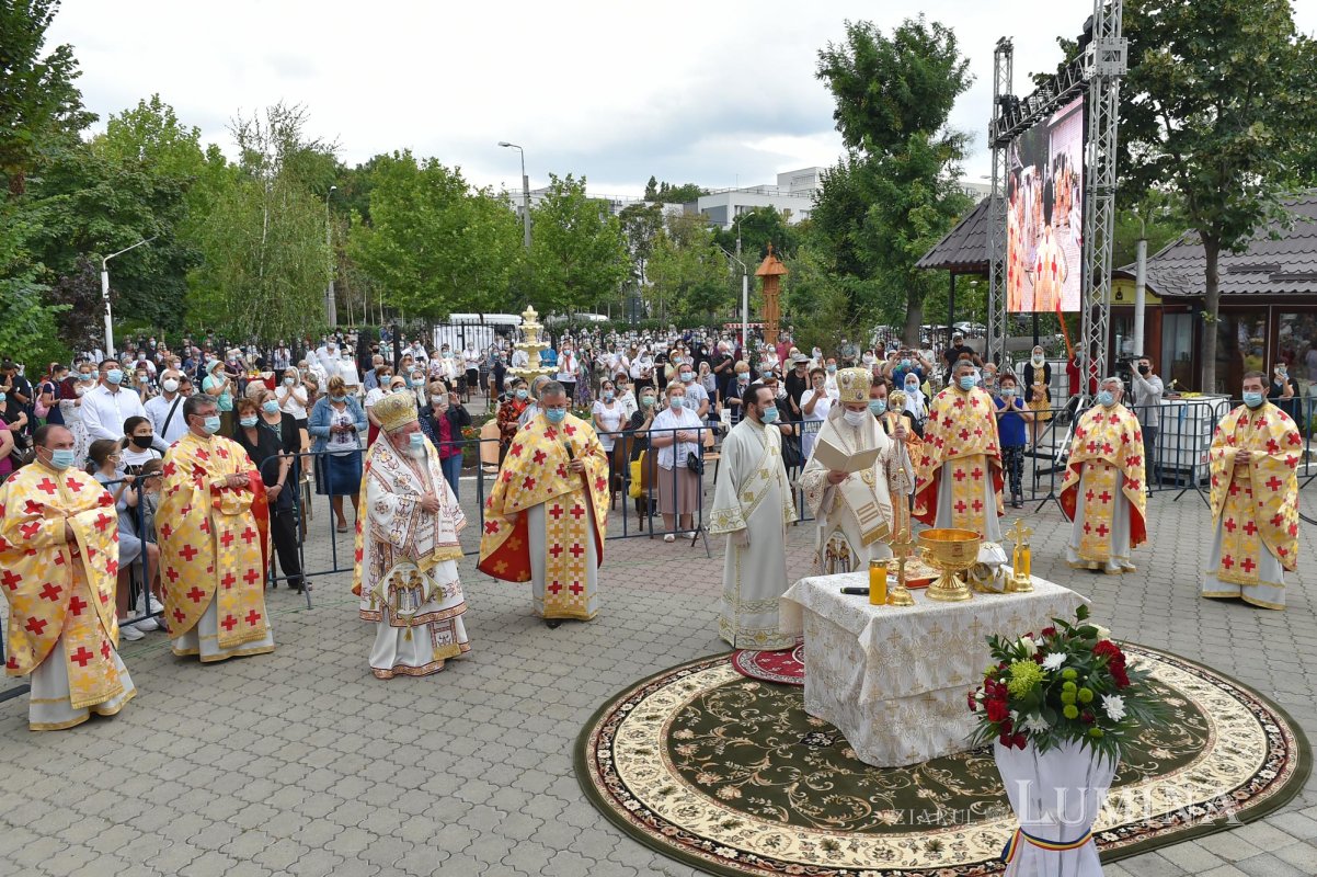Veșmântul sfințeniei pentru Biserica „Acoperământul Maicii Domnului”-Titan 150940