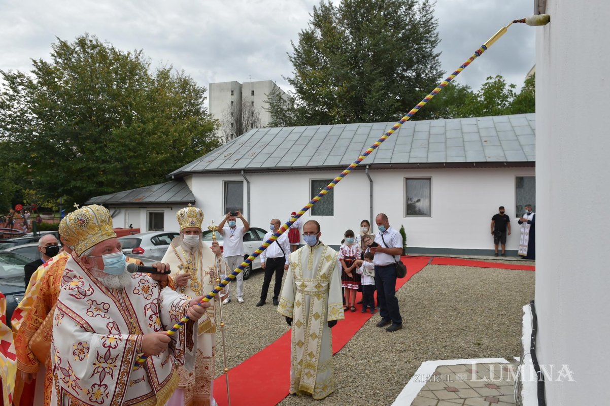 Veșmântul sfințeniei pentru Biserica „Acoperământul Maicii Domnului”-Titan 150944