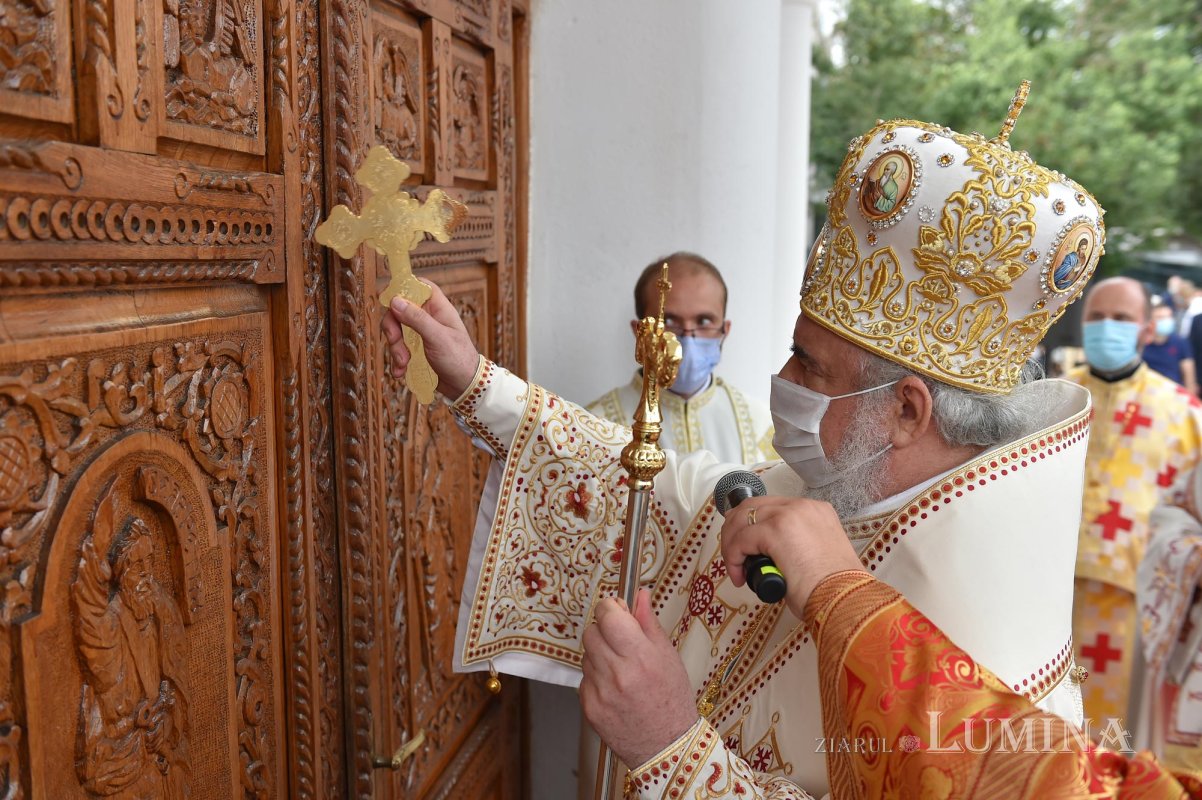 Veșmântul sfințeniei pentru Biserica „Acoperământul Maicii Domnului”-Titan 150945