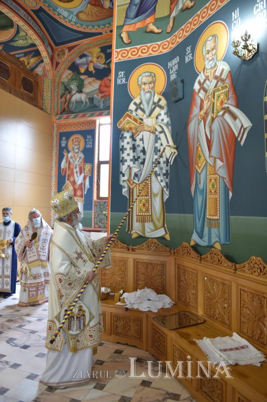 Veșmântul sfințeniei pentru Biserica „Acoperământul Maicii Domnului”-Titan 150952