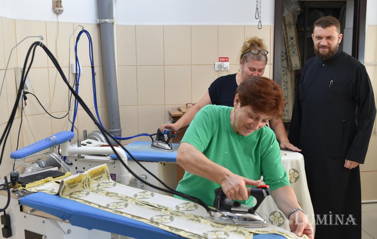 „Bob de rouă“, prima spălătorie ecologică pentru veşminte liturgice 151245