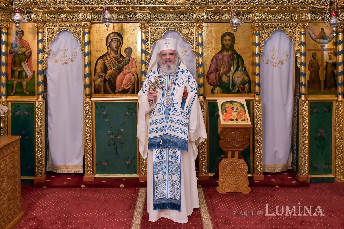 „Cinstirea Maicii Domnului, voită de Dumnezeu, începută de îngeri şi continuată de Biserică” 152151