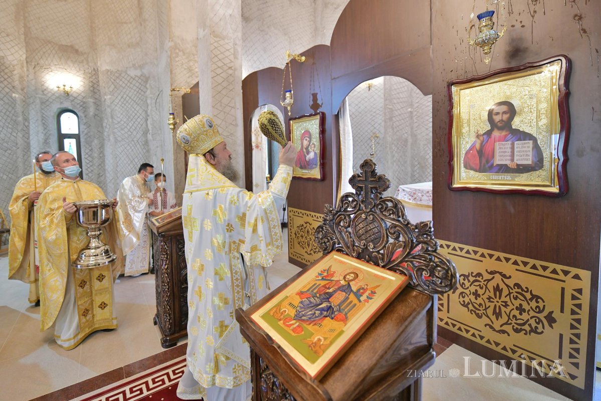 Sfințirea noii biserici din localitatea prahoveană Vărbilău 152127