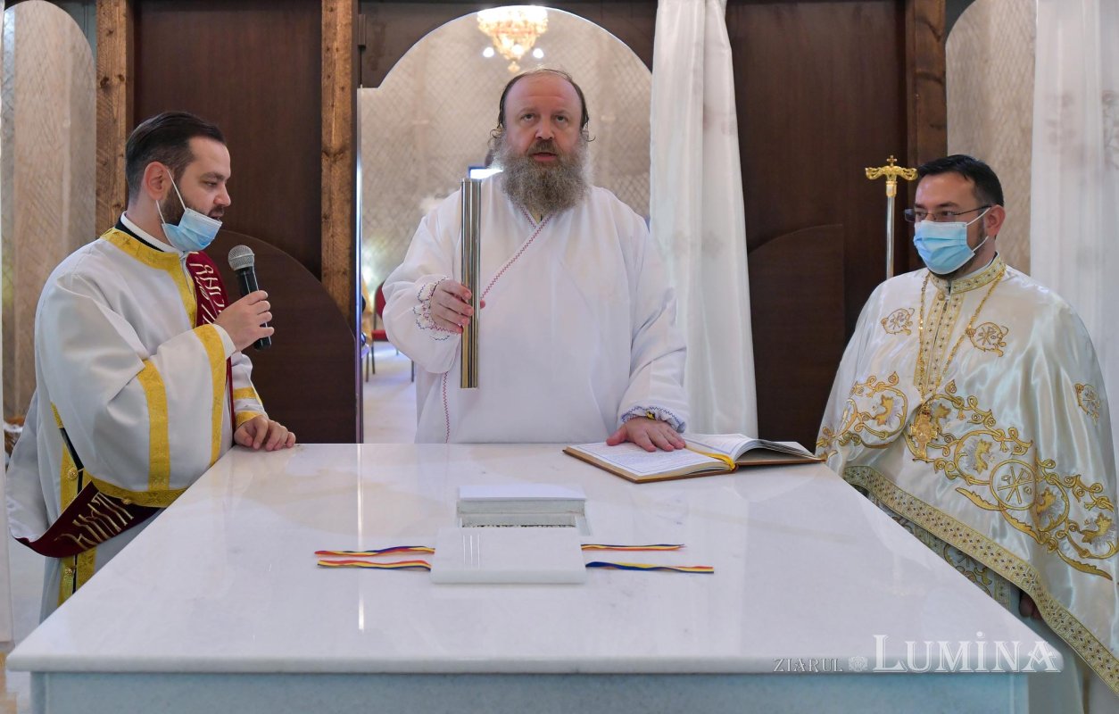 Sfințirea noii biserici din localitatea prahoveană Vărbilău 152129