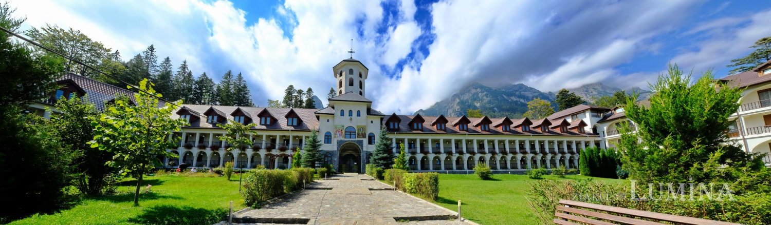 Mănăstirea Caraiman, popas odihnitor la umbra Crucii Eroilor Neamului 152816