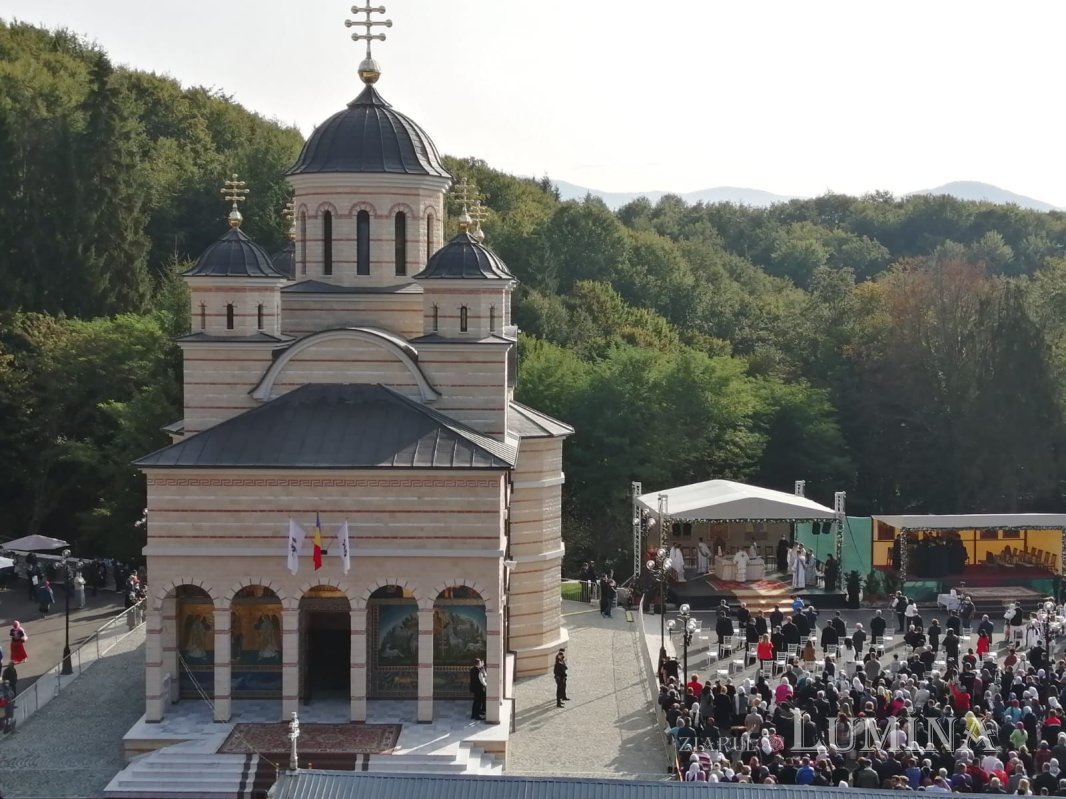 Un nou „izvor de bucurie şi binecuvântare” a fost sfințit la Mănăstirea Izbuc 152879