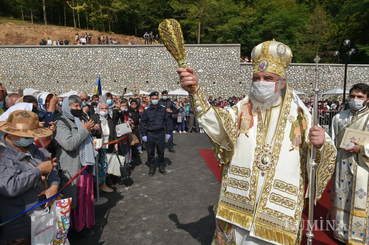 Vizită istorică a Patriarhului României în Episcopia Oradiei 153033