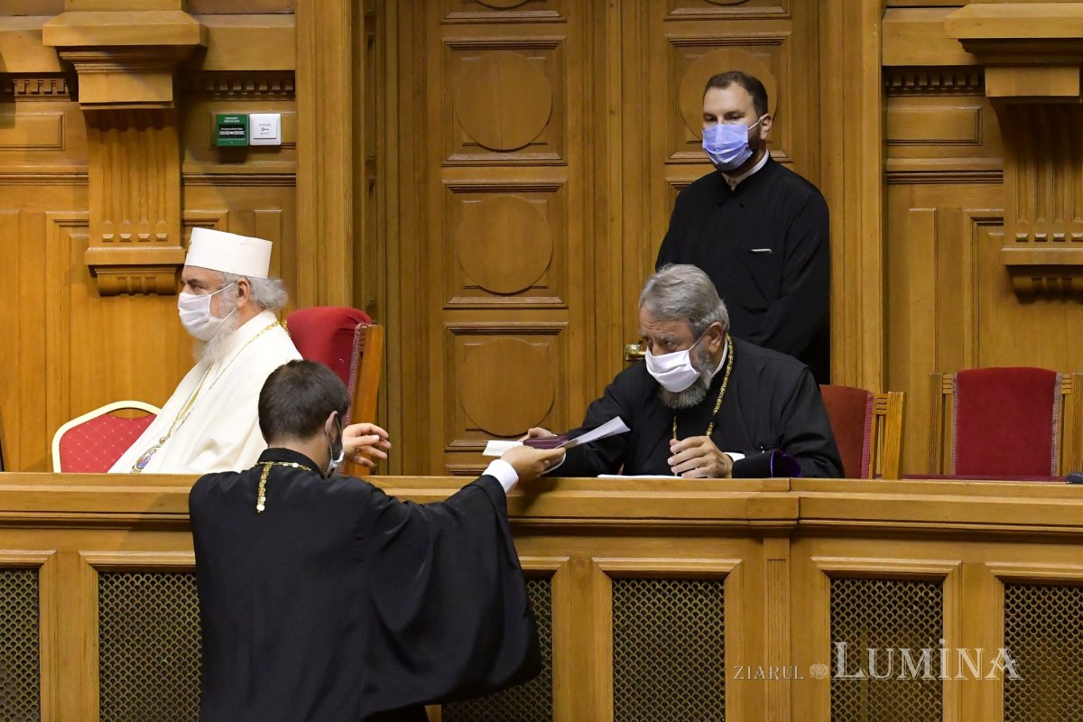 Pastorația familiei azi, dezbătută în ședința Sfântului Sinod  153654