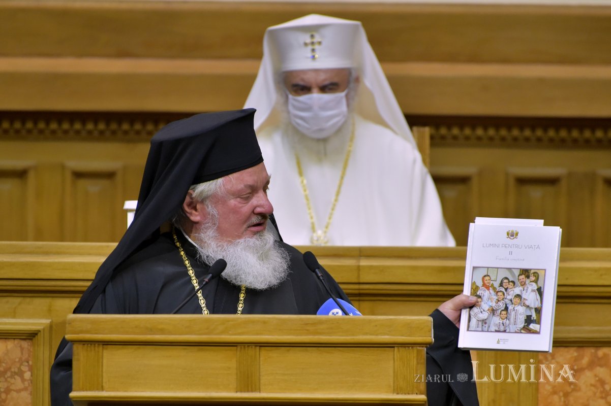 Pastorația familiei azi, dezbătută în ședința Sfântului Sinod  153680