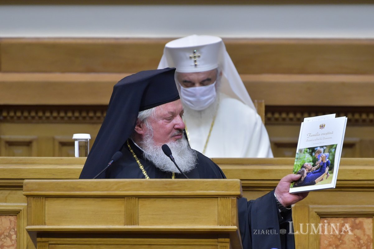 Pastorația familiei azi, dezbătută în ședința Sfântului Sinod  153681