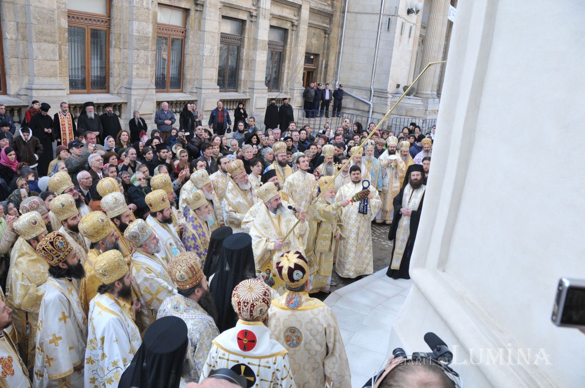 „Se încoronează capul şi se cinsteşte întreaga persoană” 153711