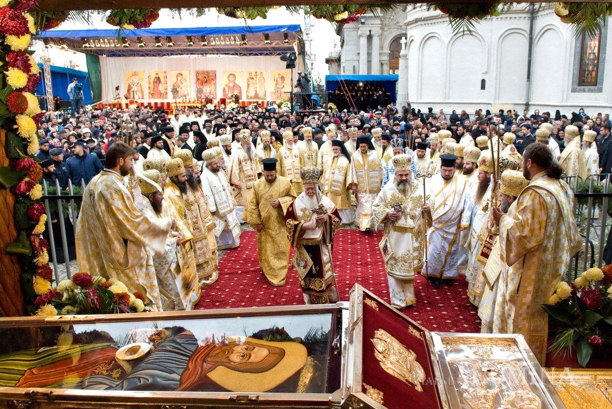 „Se încoronează capul şi se cinsteşte întreaga persoană” 153714