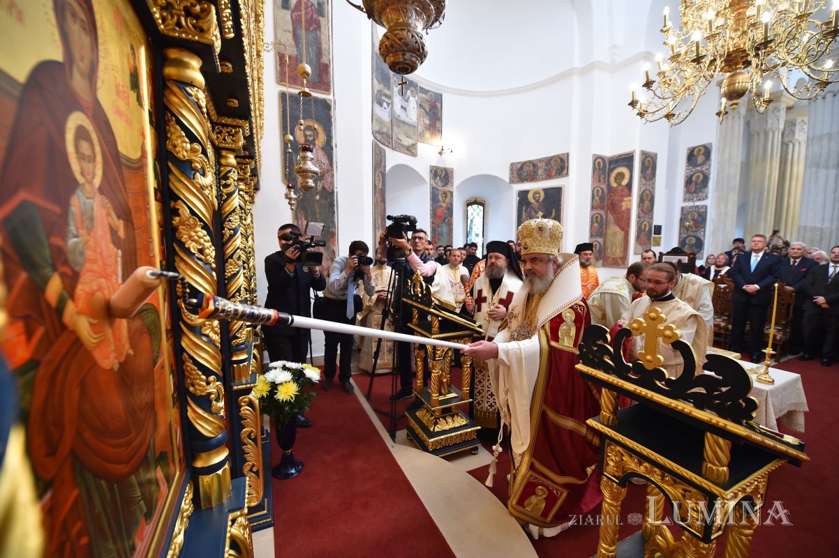 „Se încoronează capul şi se cinsteşte întreaga persoană” 153723