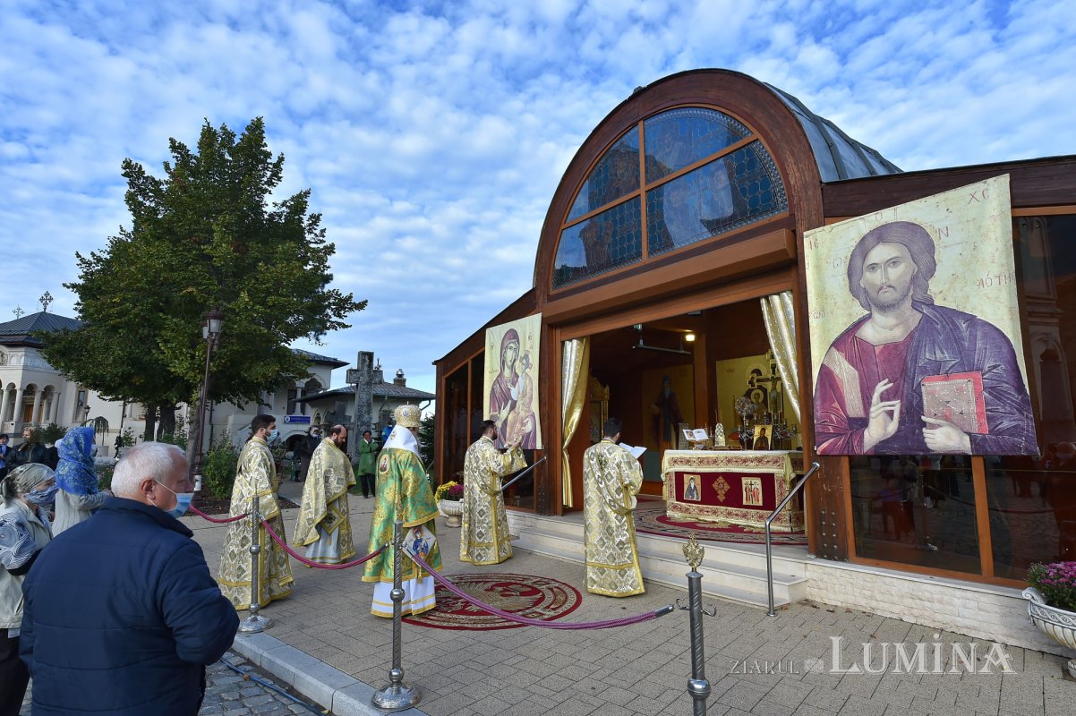 Prinos de cinstire adus Sfintei Parascheva în București 154866