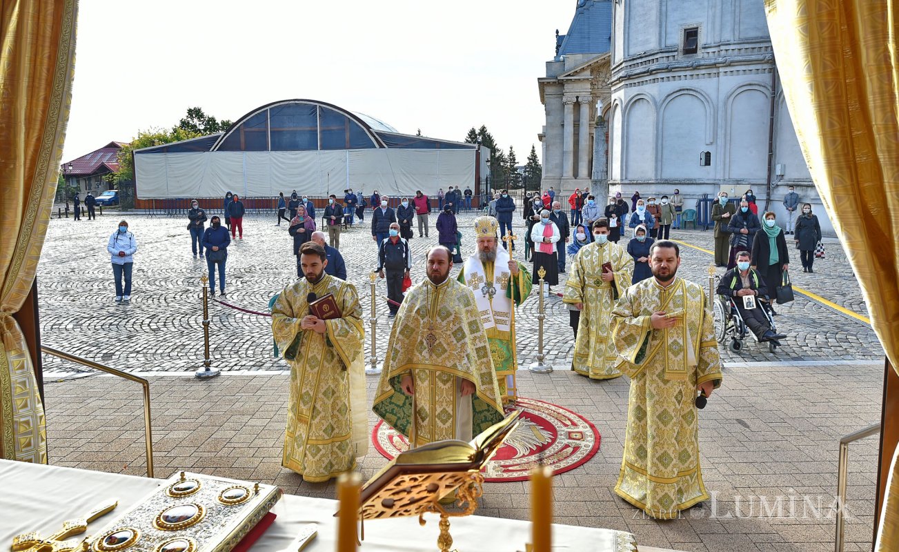 Prinos de cinstire adus Sfintei Parascheva în București 154868