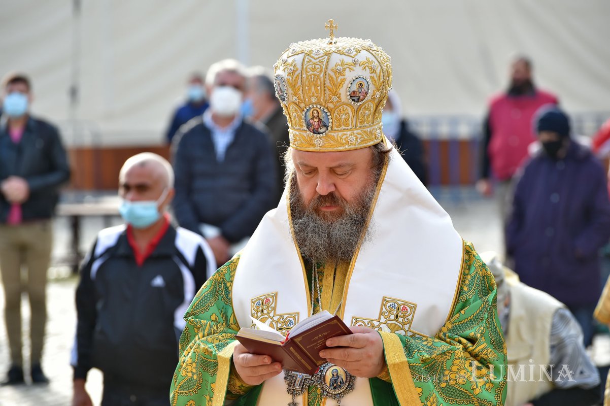 Prinos de cinstire adus Sfintei Parascheva în București 154869