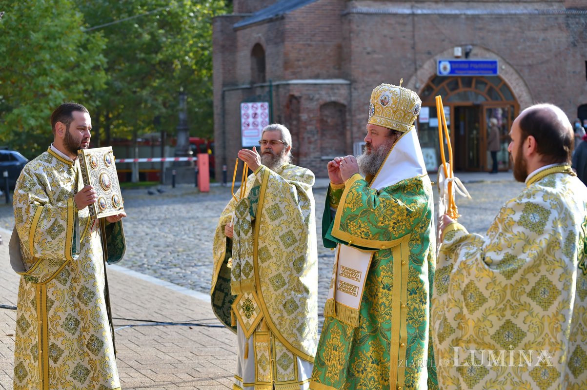 Prinos de cinstire adus Sfintei Parascheva în București 154872