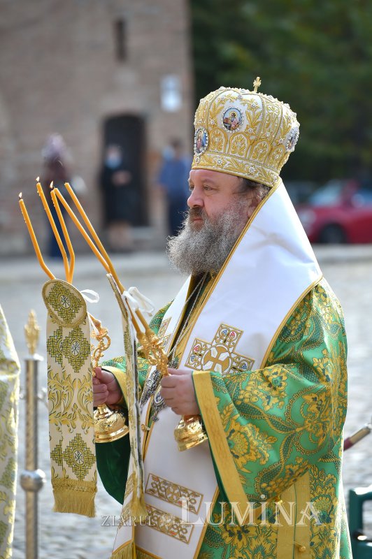 Prinos de cinstire adus Sfintei Parascheva în București 154873