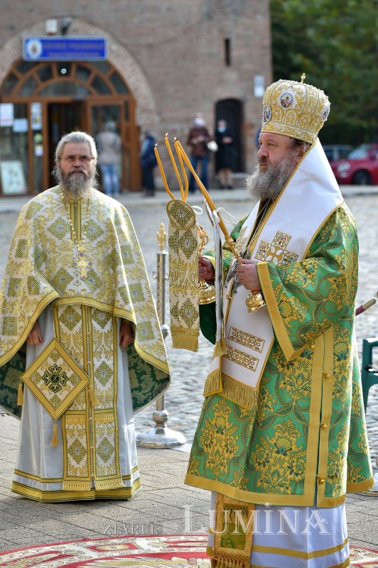 Prinos de cinstire adus Sfintei Parascheva în București 154874