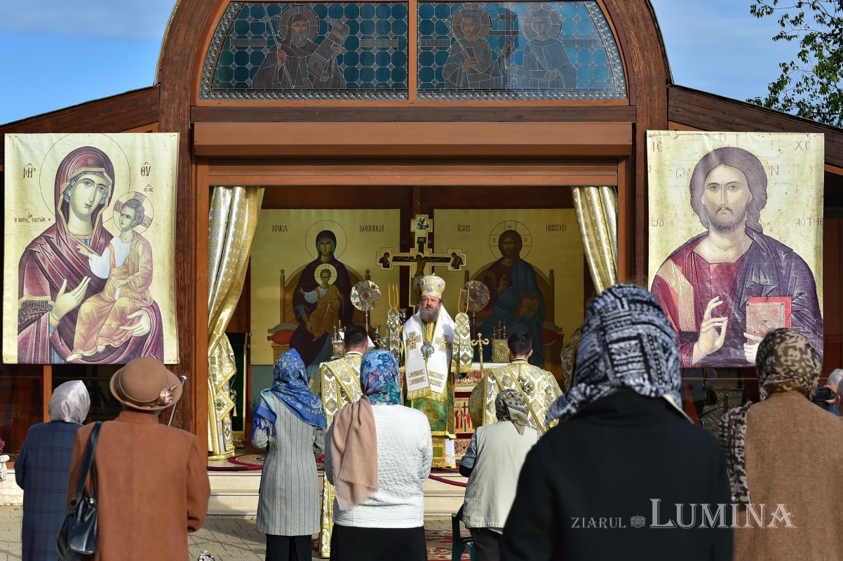 Prinos de cinstire adus Sfintei Parascheva în București 154876