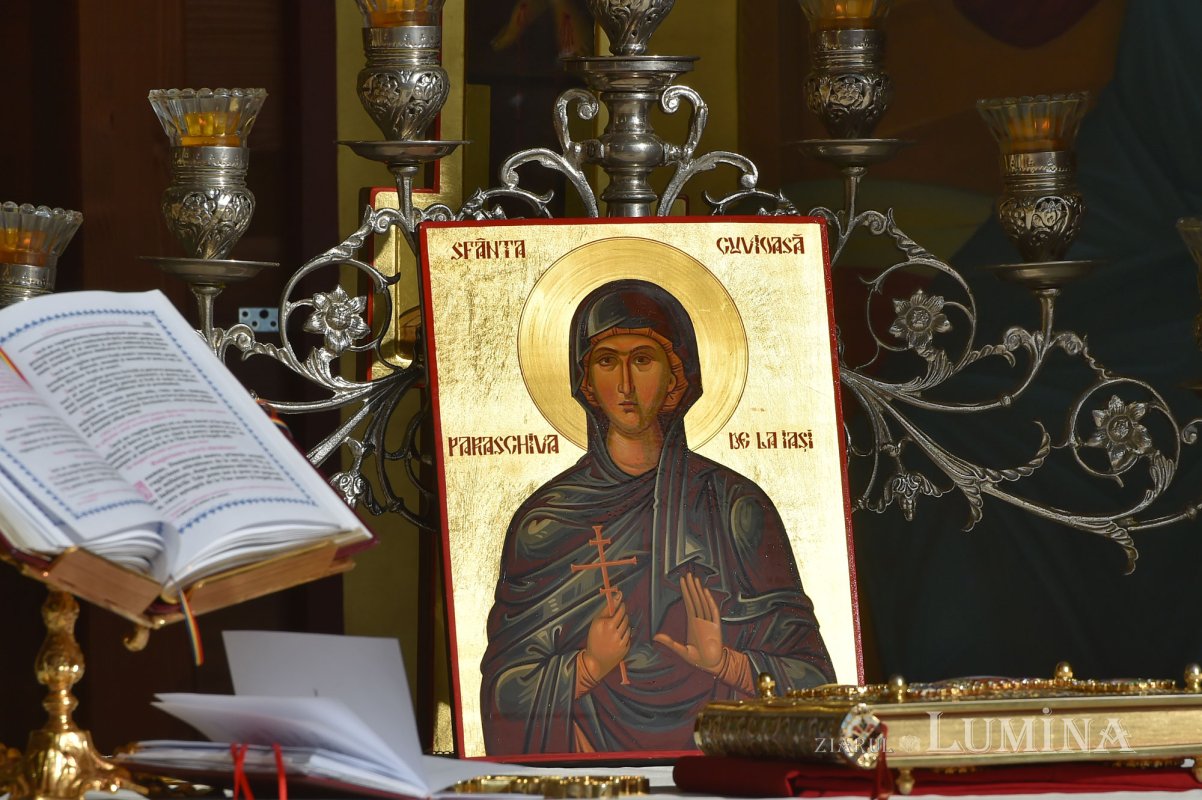 Prinos de cinstire adus Sfintei Parascheva în București 154877