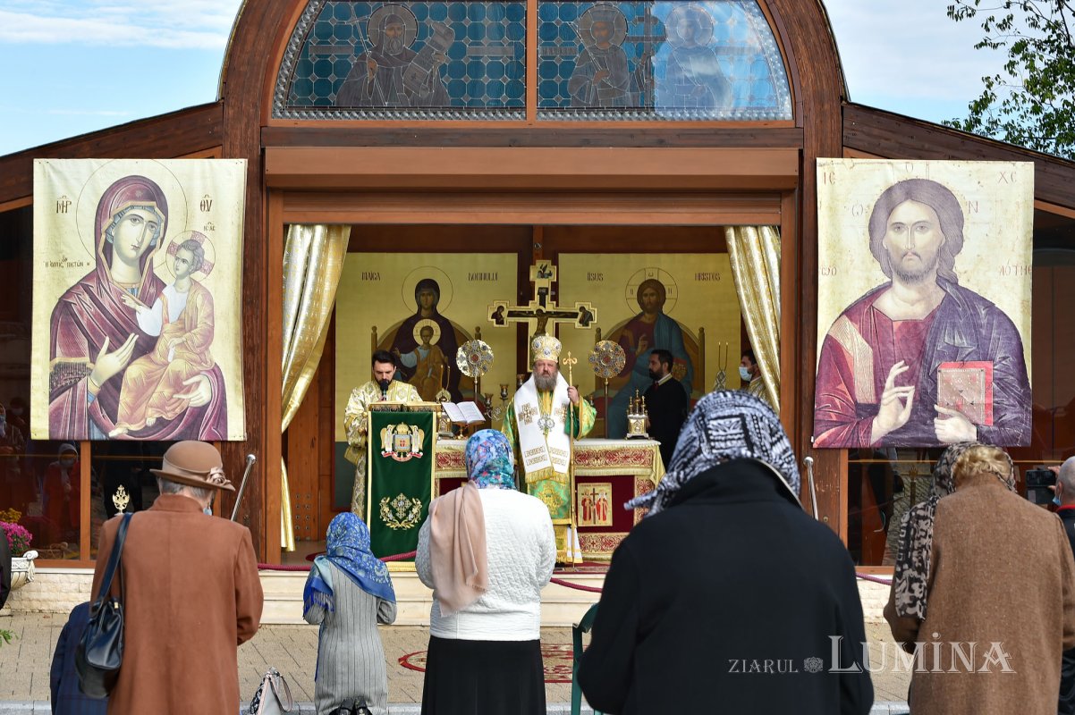 Prinos de cinstire adus Sfintei Parascheva în București 154879